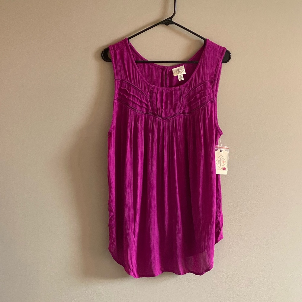 NWT Women’s St. John’s Bay Fuschia Sleeveless Top with Detailing Size XL